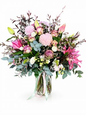 elegant large mixed flower Lili, roses & chrysanthemum. Fresh flowers with Ringwood delivery