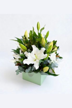 Fresh flowers bouquet with Ringwood delivery. elegant white lily arrangement