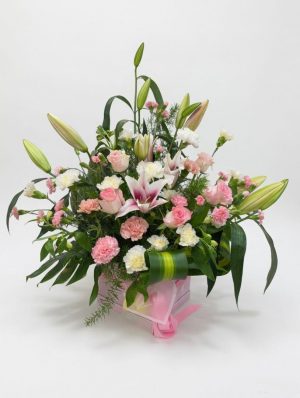 luxury mixed flower box – lilies, roses & carnations-Fresh flower florist in Ringwood offering local delivery.