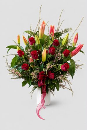 luxury lily & rose box