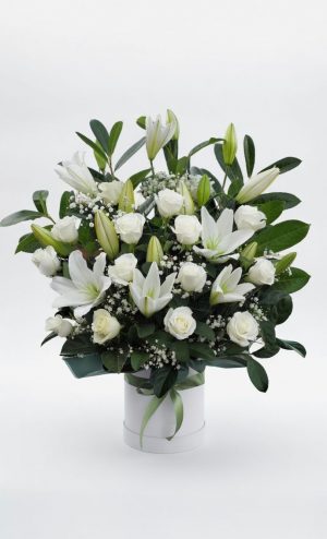 luxury white lily & rose box--Fresh flower florist in Ringwood-Melbourne offering local delivery.